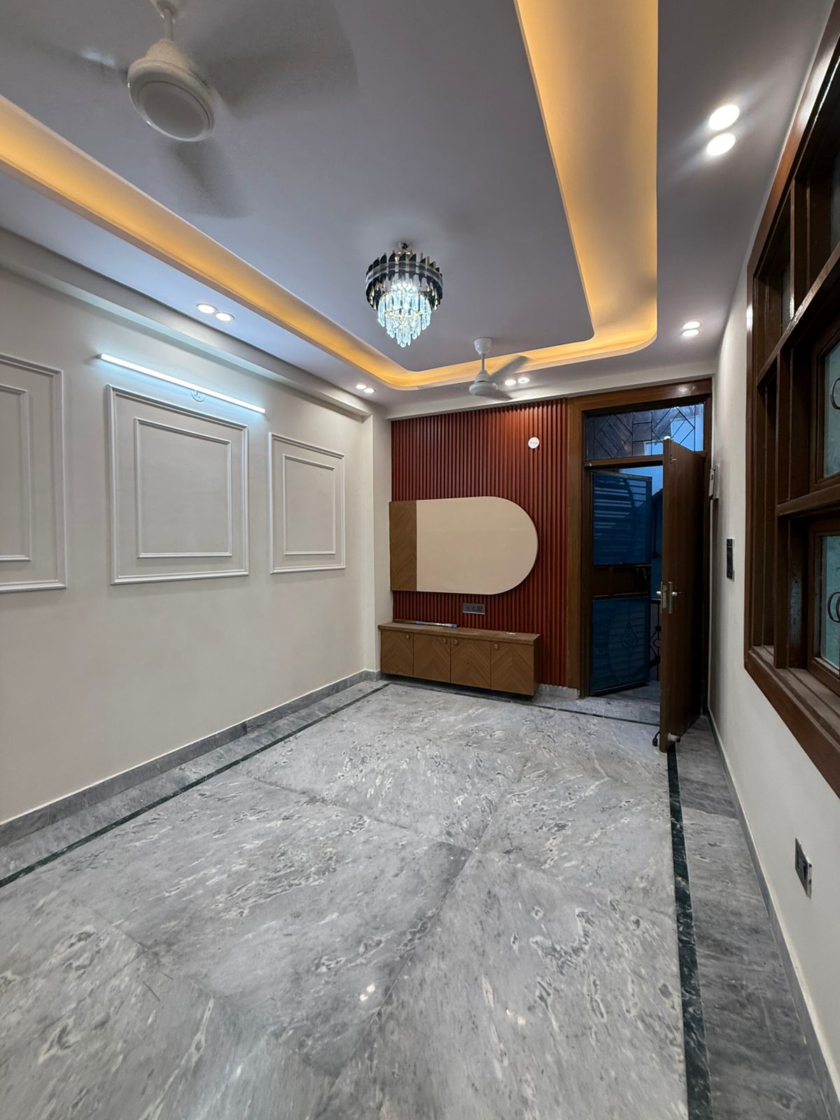 1BHK Big Size (Fully Renovated) With Parking Flat